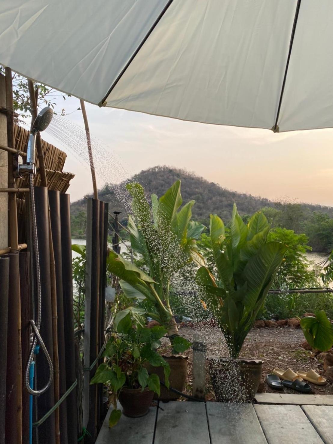 Royal Mountain Hut Hotel Ratchaburi Quarto foto