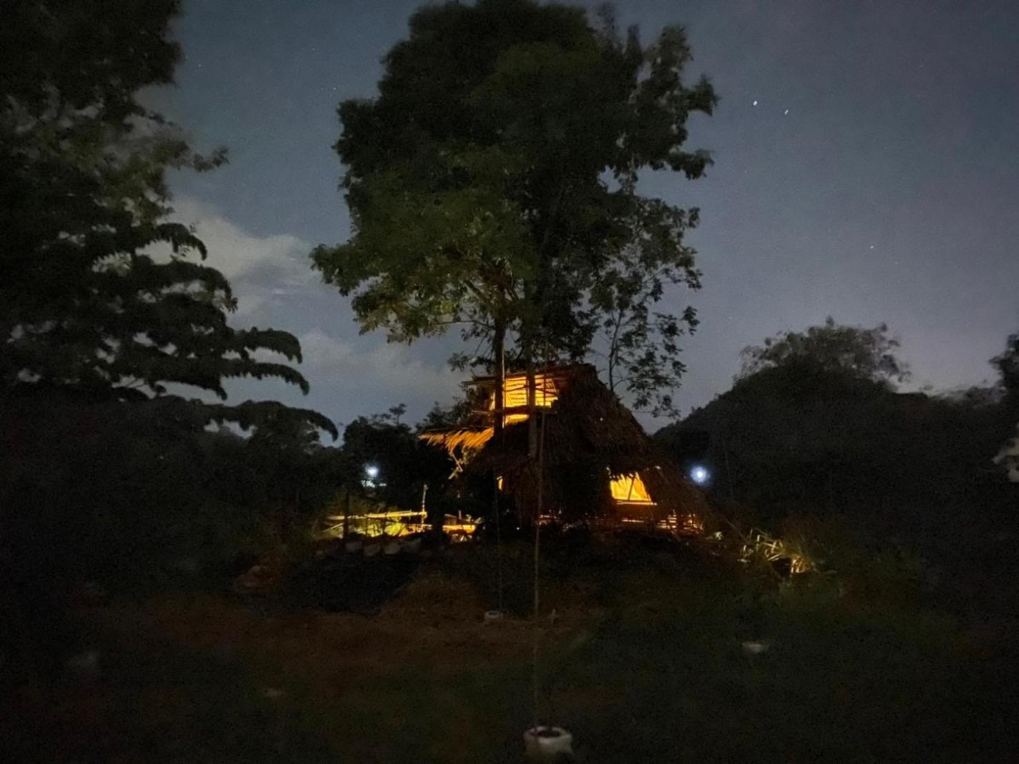 Royal Mountain Hut Hotel Ratchaburi Quarto foto