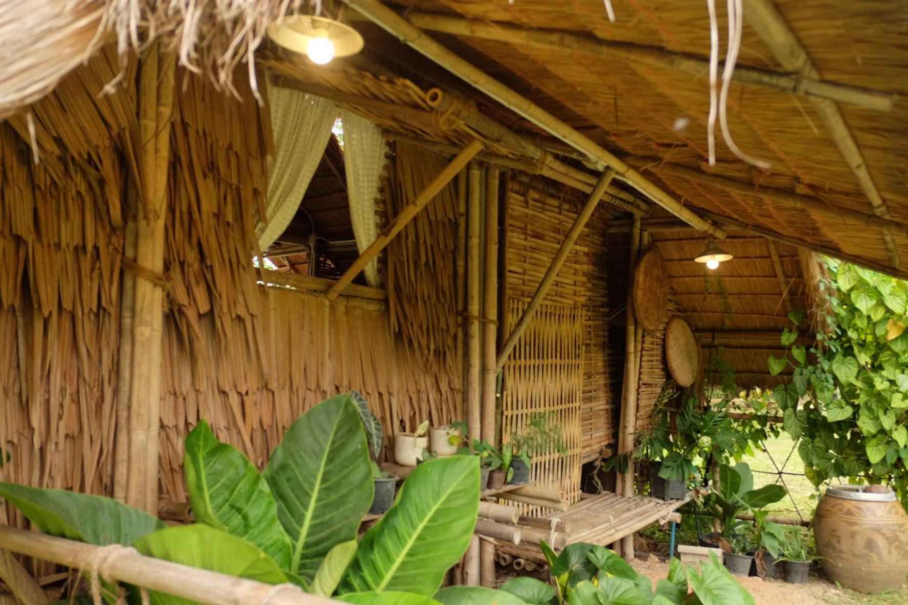 Royal Mountain Hut Hotel Ratchaburi Quarto foto