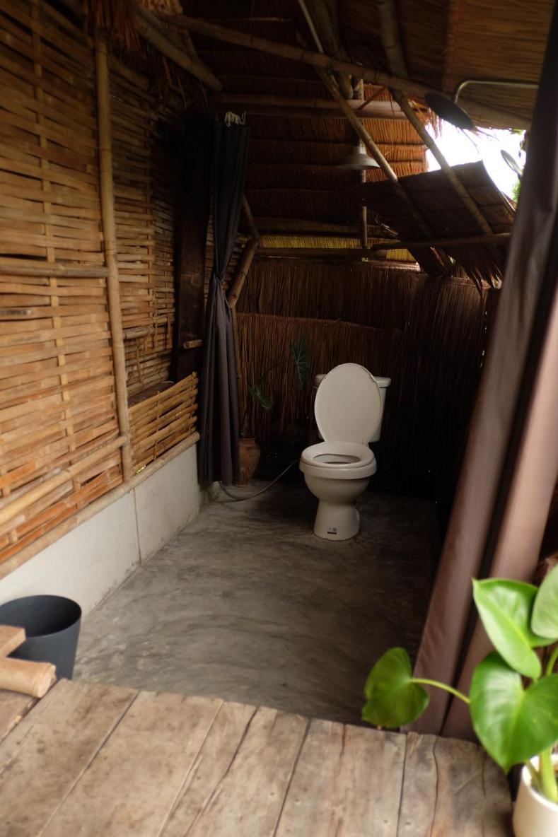 Royal Mountain Hut Hotel Ratchaburi Quarto foto