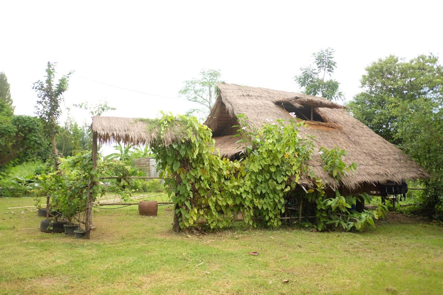 Royal Mountain Hut Hotel Ratchaburi Quarto foto