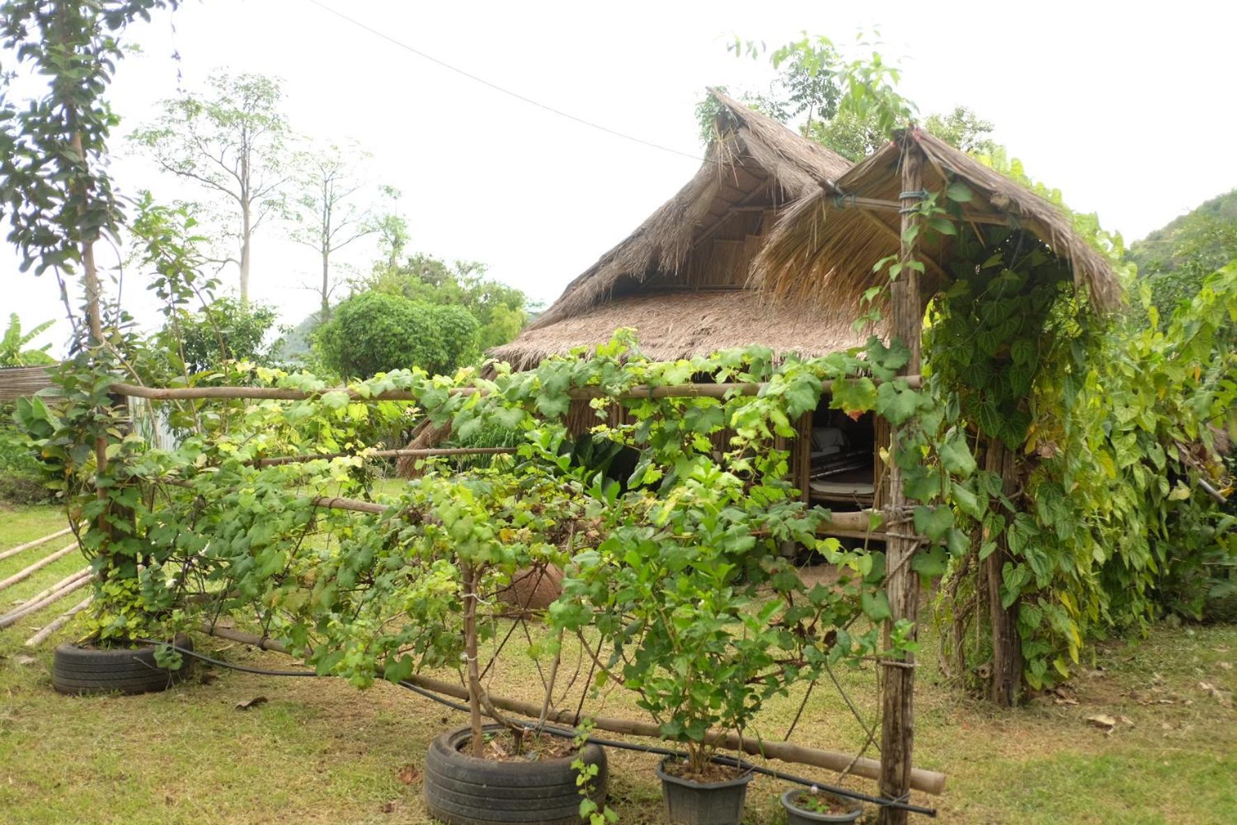 Royal Mountain Hut Hotel Ratchaburi Quarto foto